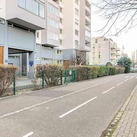 - Strasbourg - Tram - Parking Gratuit - Institutions Européennes *